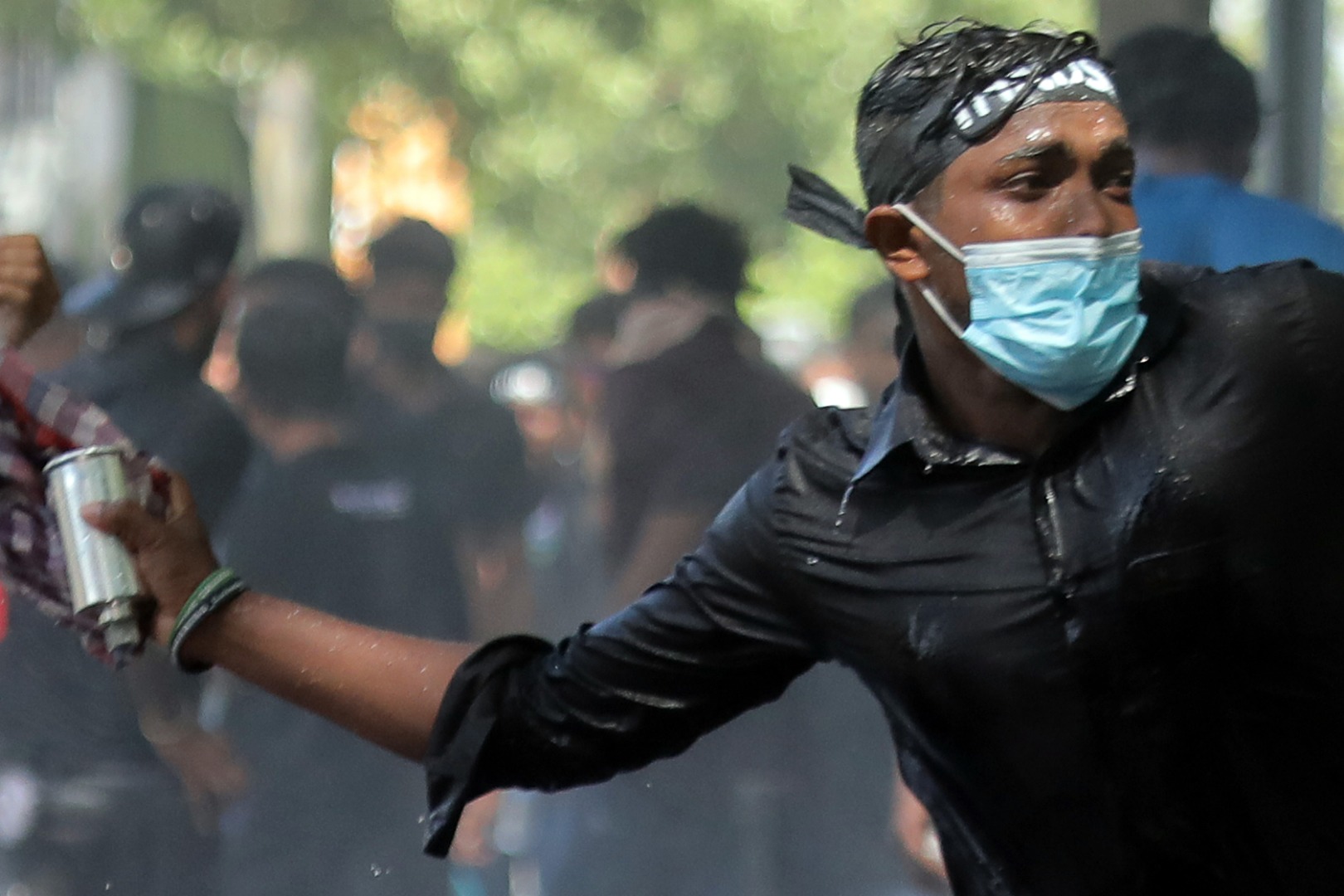 Sri Lanka'da  protestolar tüm hızı ve şiddetiyle sürüyor 7