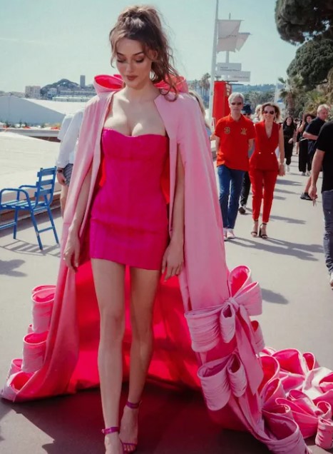 Dilan Çiçek Deniz, Cannes'da onur konuğu oldu. Fotoğrafları ile sosyal medyayı salladı 7