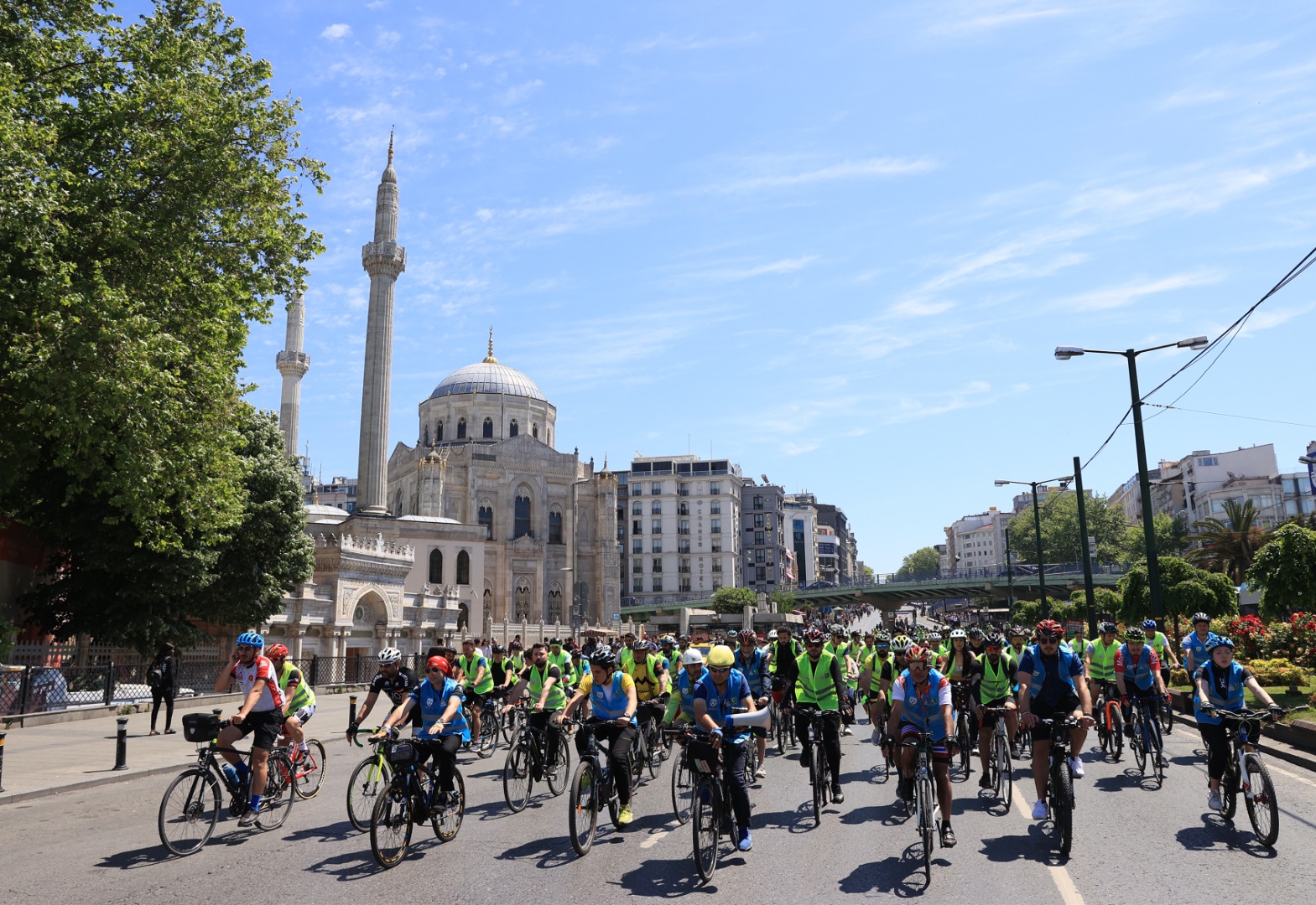 İstanbul'da binlerce amatör bisikletçi tarihi yarımadada pedal bastı 21