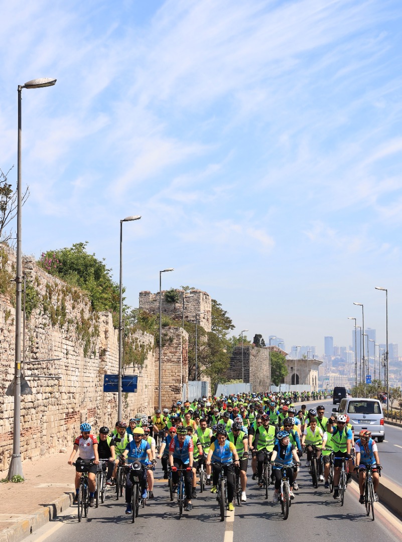 İstanbul'da binlerce amatör bisikletçi tarihi yarımadada pedal bastı 17