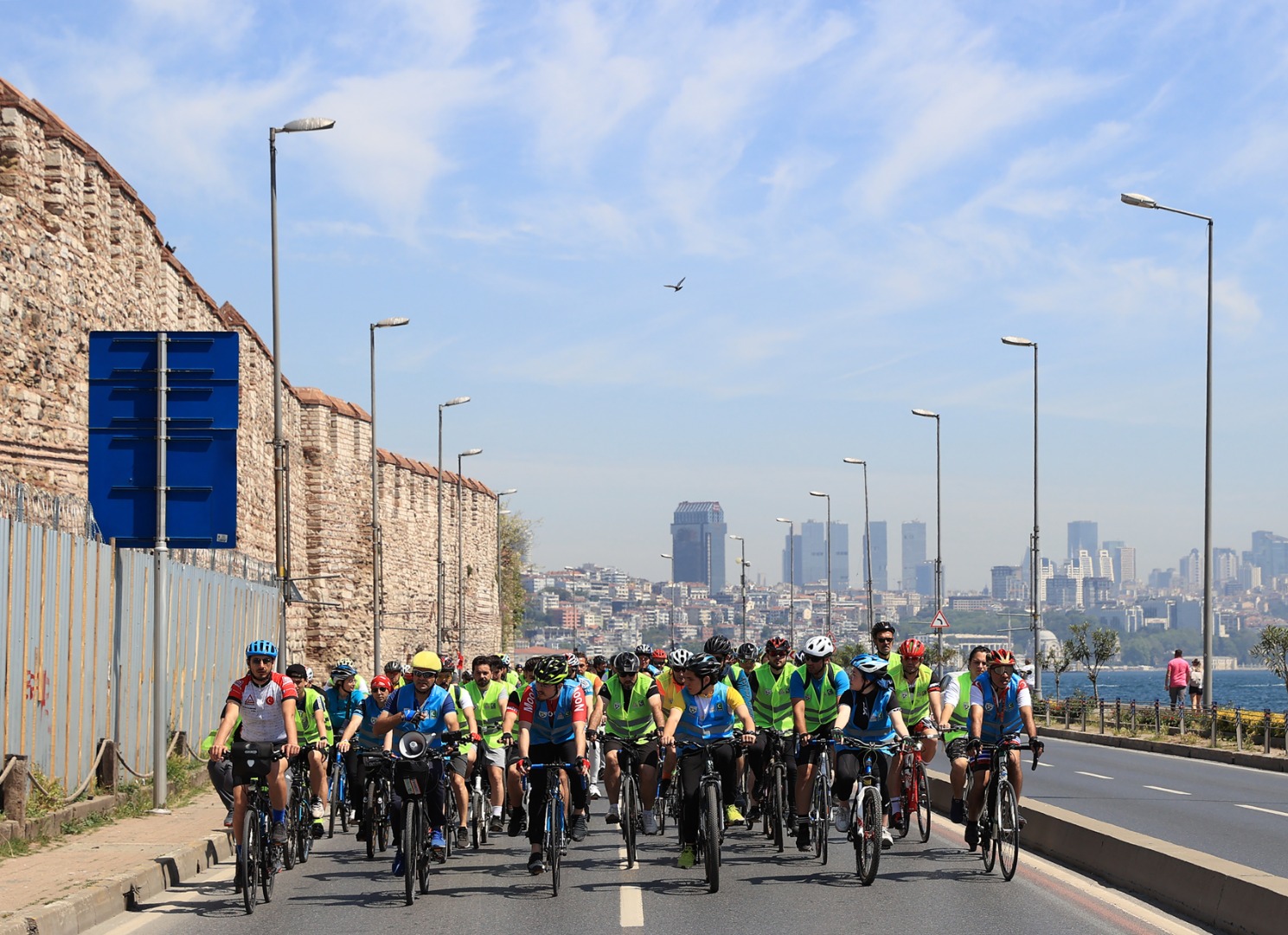 İstanbul'da binlerce amatör bisikletçi tarihi yarımadada pedal bastı 19