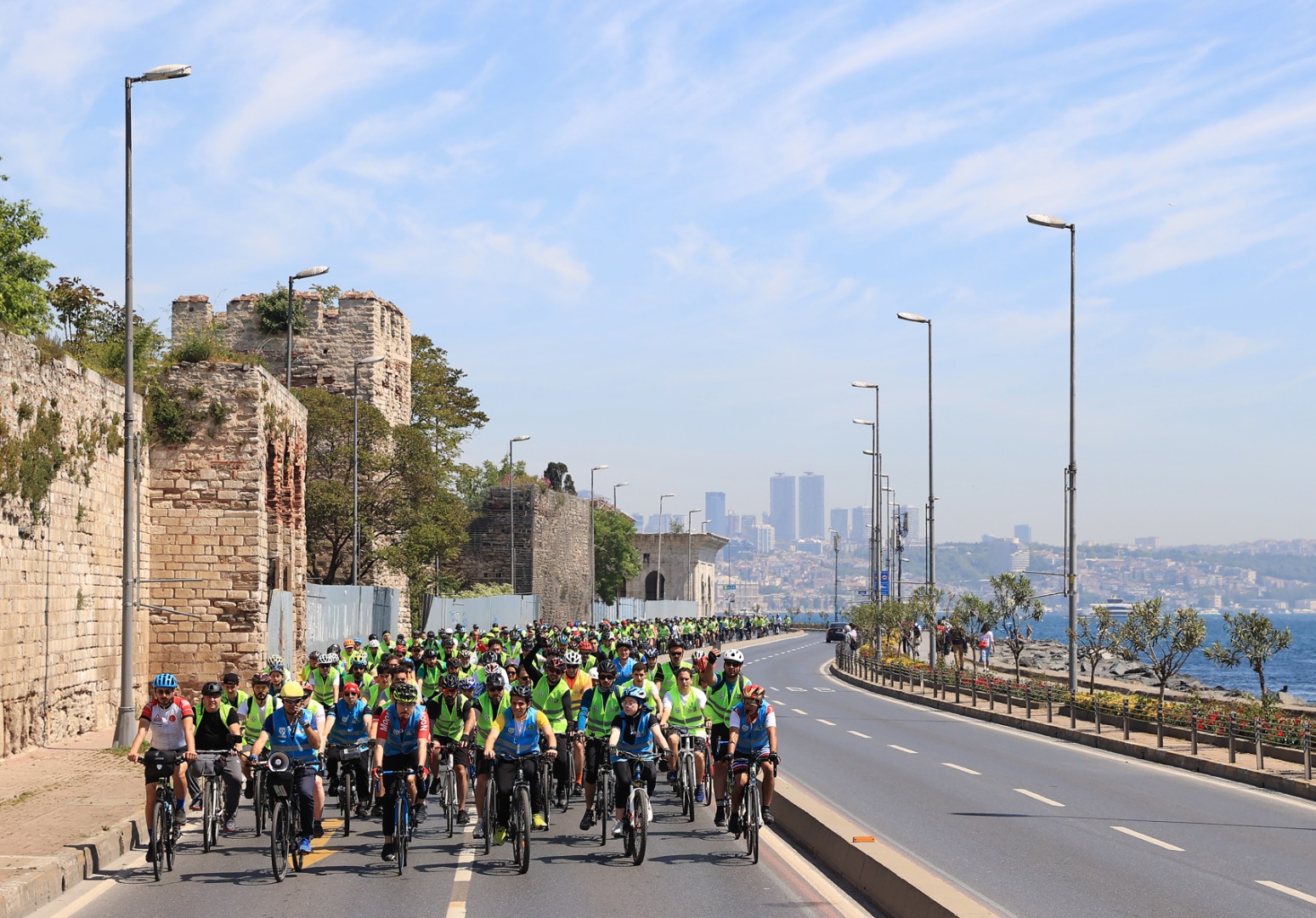 İstanbul'da binlerce amatör bisikletçi tarihi yarımadada pedal bastı 18