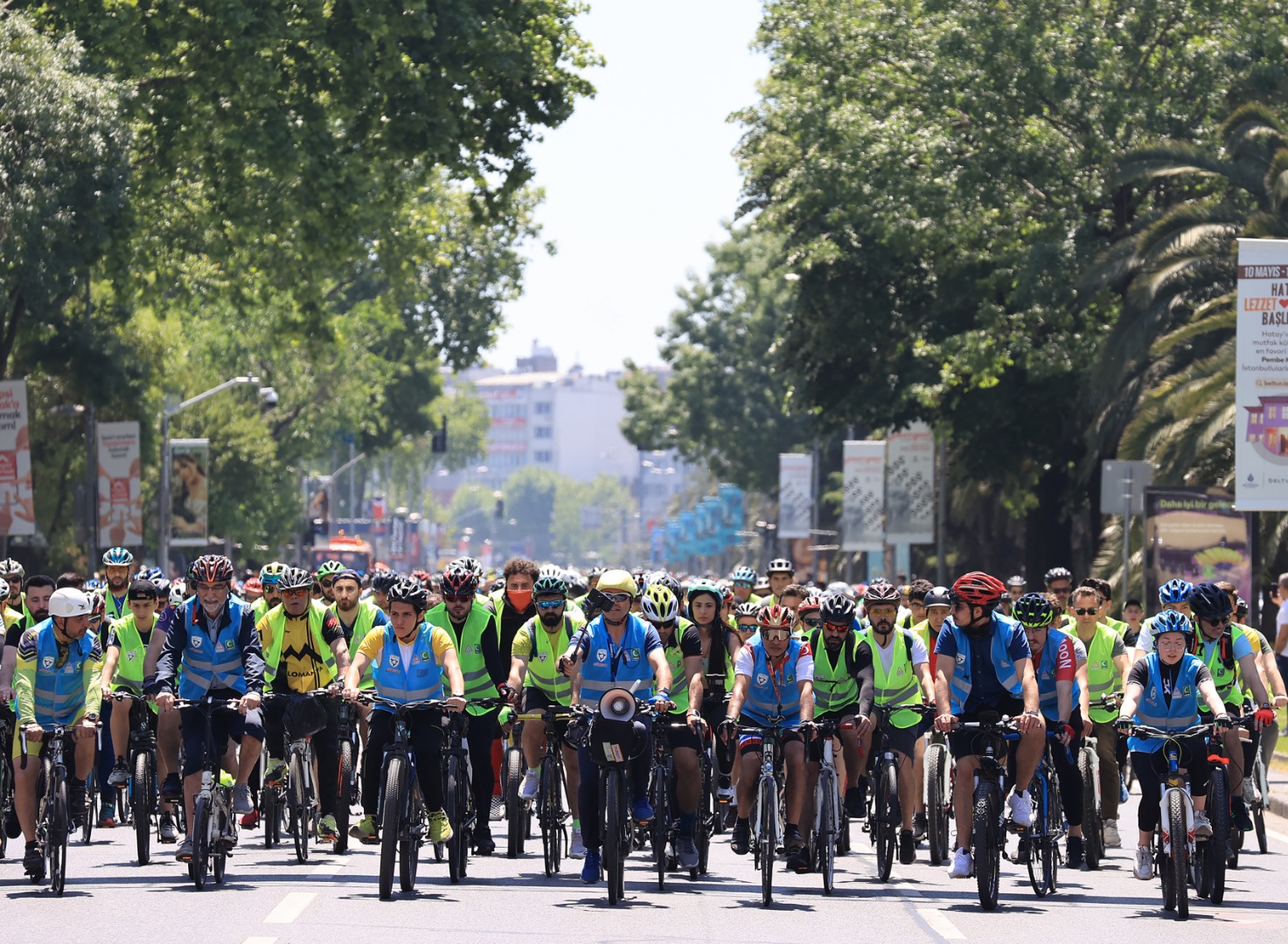 İstanbul'da binlerce amatör bisikletçi tarihi yarımadada pedal bastı 15