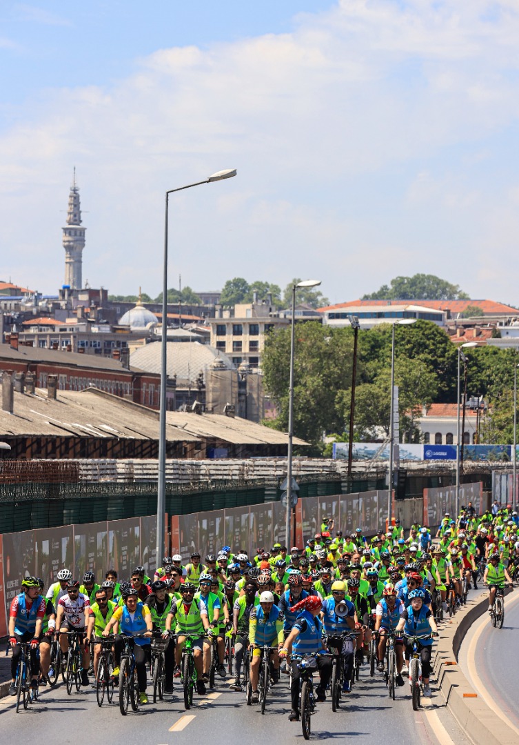 İstanbul'da binlerce amatör bisikletçi tarihi yarımadada pedal bastı 1