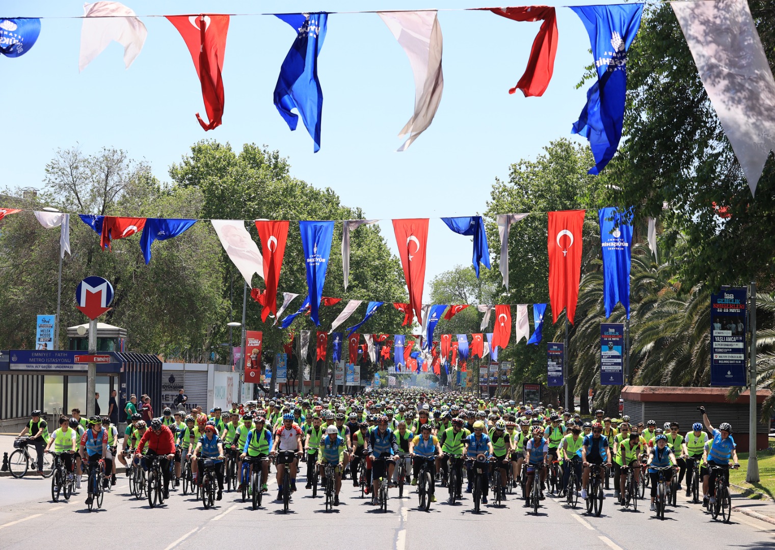 İstanbul'da binlerce amatör bisikletçi tarihi yarımadada pedal bastı 12
