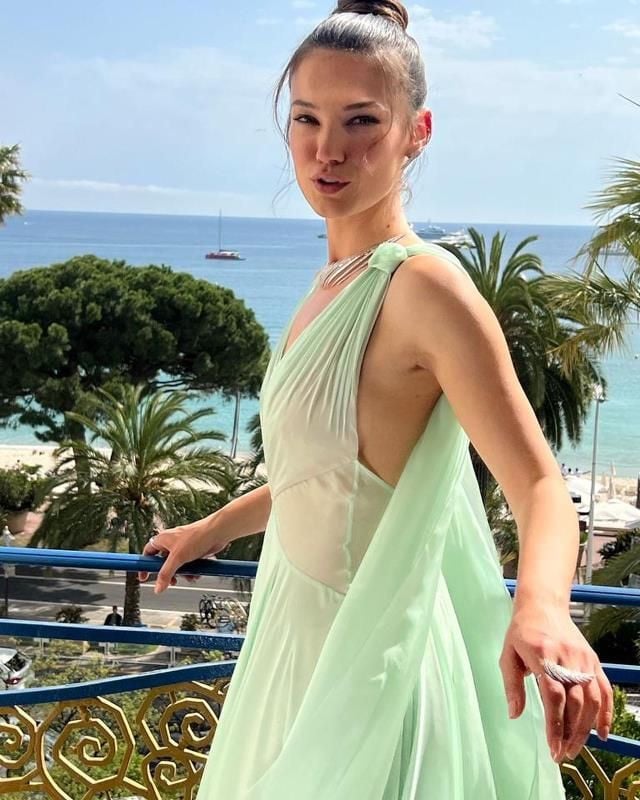 Pınar Deniz Cannes'da nefes kesti! Derin dekoltesi ve güzelliğiyle ilgi çekti 11