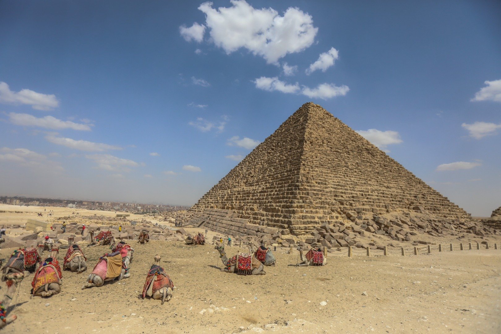 Mısır’da yüzlerce yıldır gizemini koruyan Giza piramitleri ilgi odağı olmayı sürdürüyor 8