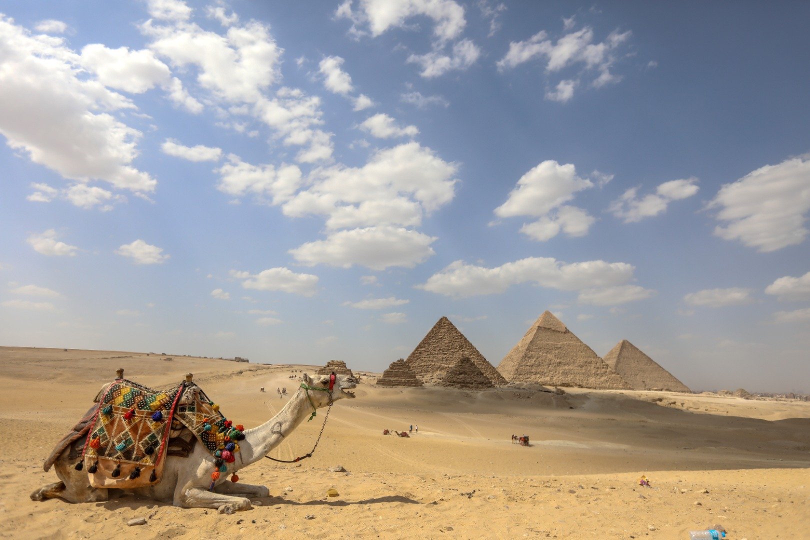 Mısır’da yüzlerce yıldır gizemini koruyan Giza piramitleri ilgi odağı olmayı sürdürüyor 5