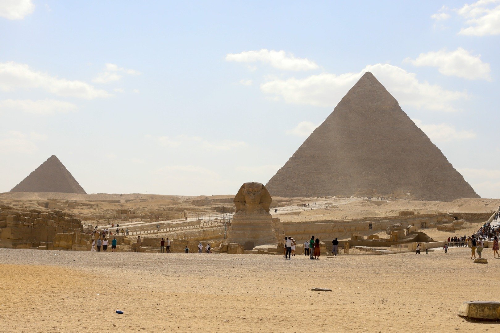 Mısır’da yüzlerce yıldır gizemini koruyan Giza piramitleri ilgi odağı olmayı sürdürüyor 1