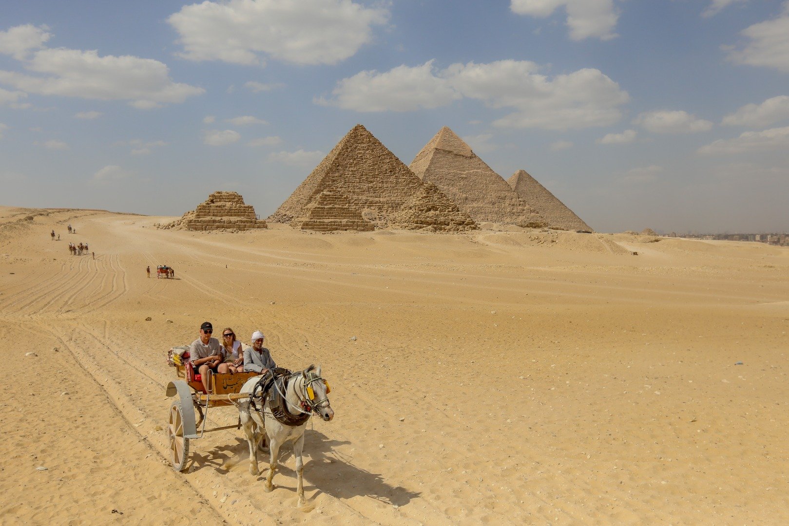 Mısır’da yüzlerce yıldır gizemini koruyan Giza piramitleri ilgi odağı olmayı sürdürüyor 2