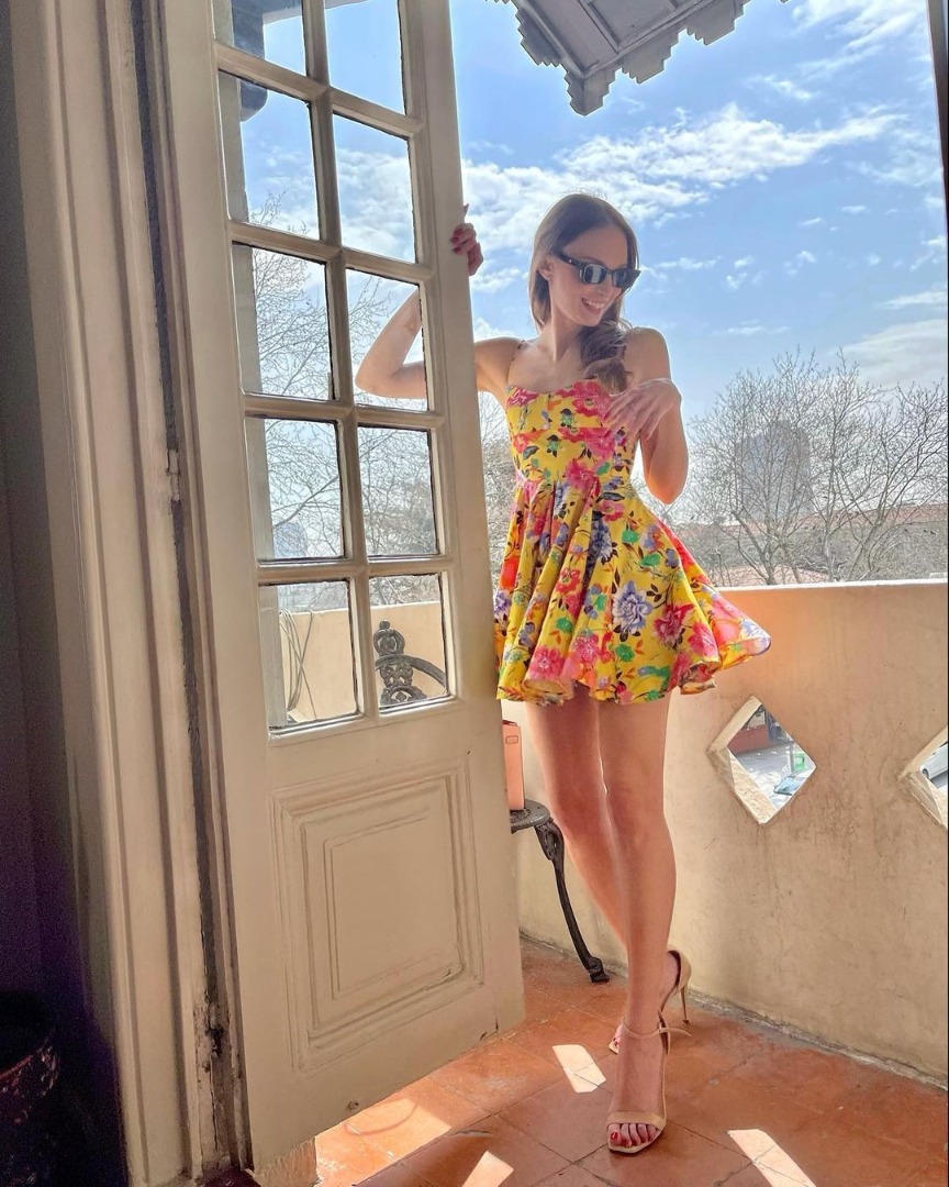 Nilperi Şahinkaya ten rengi bikinisiyle Cannes'ı salladı! Paylaşımına beğeni yağdı 23