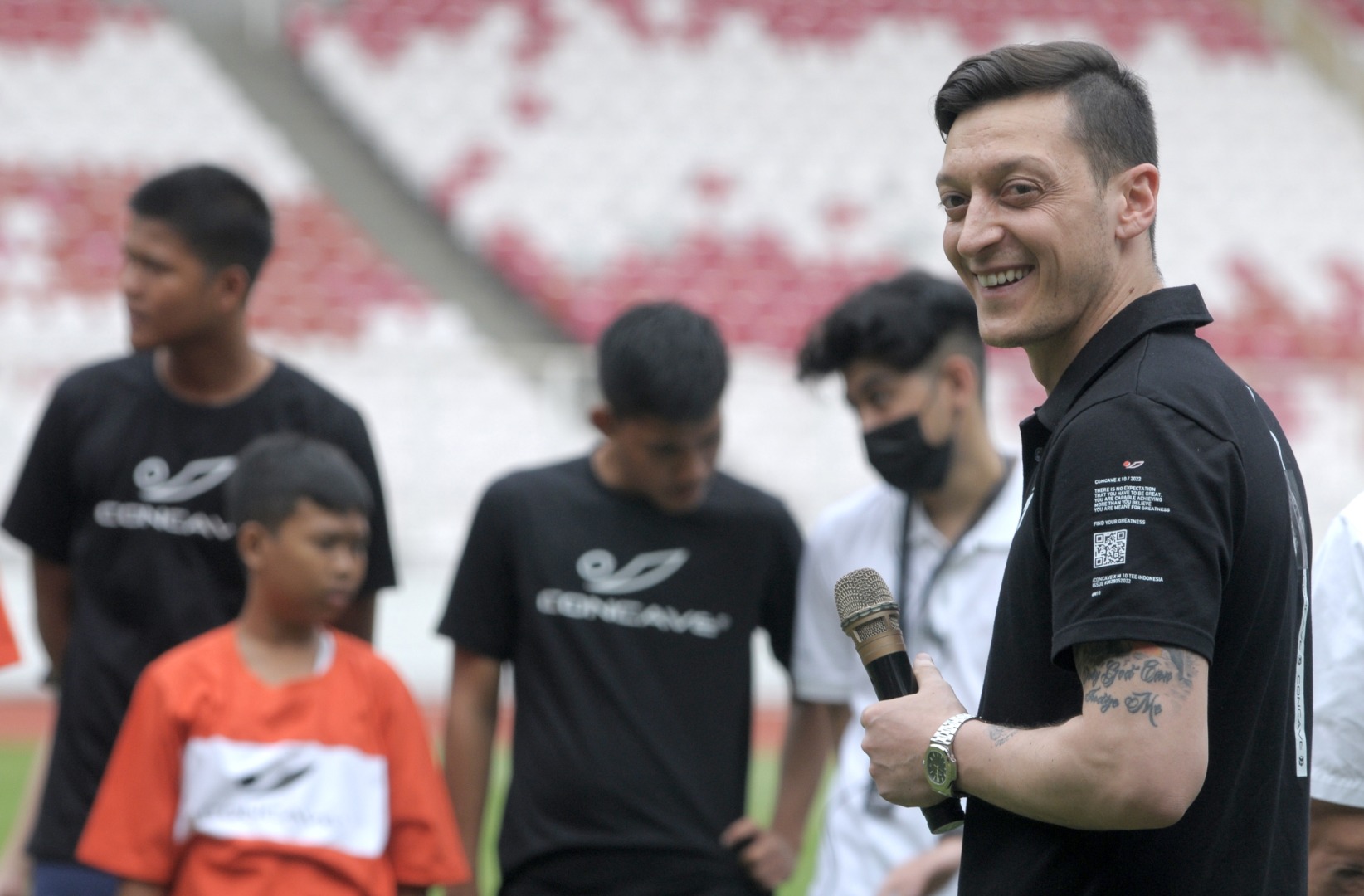 Mesut Özil Endonezya'da 10