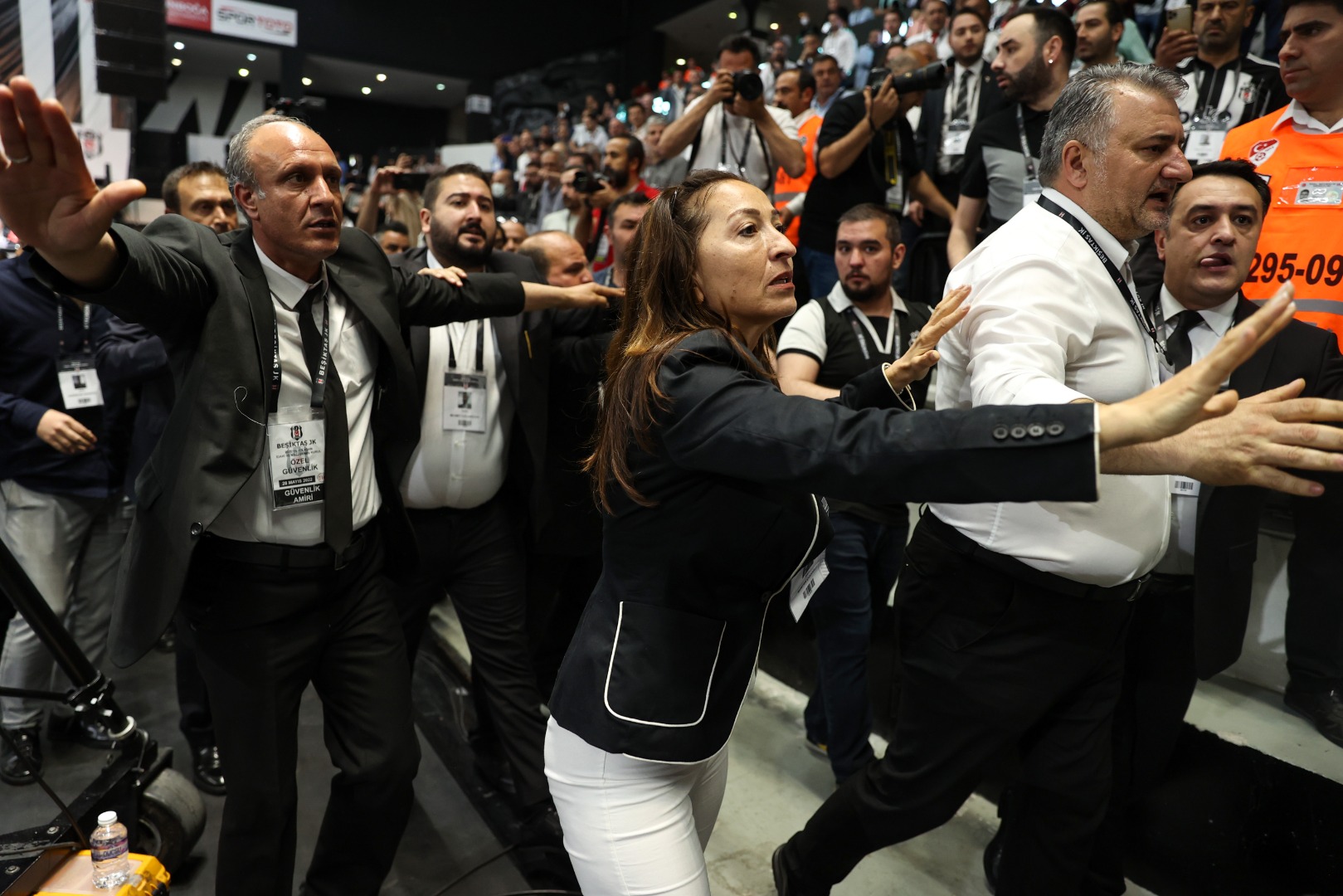 İşte Beşiktaş olağan idari ve mali genel kurulunda yaşanan o gerginlik 2