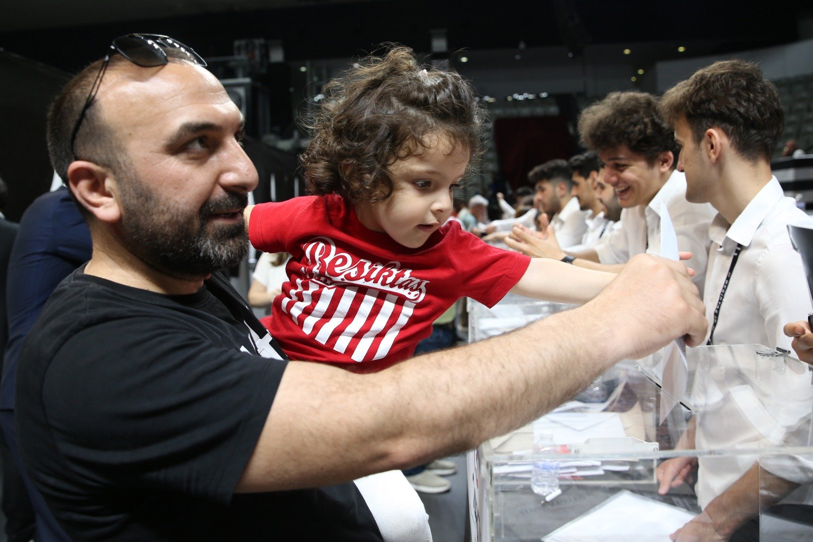 Beşiktaş'ta seçim heyecanı böyle yaşandı 12