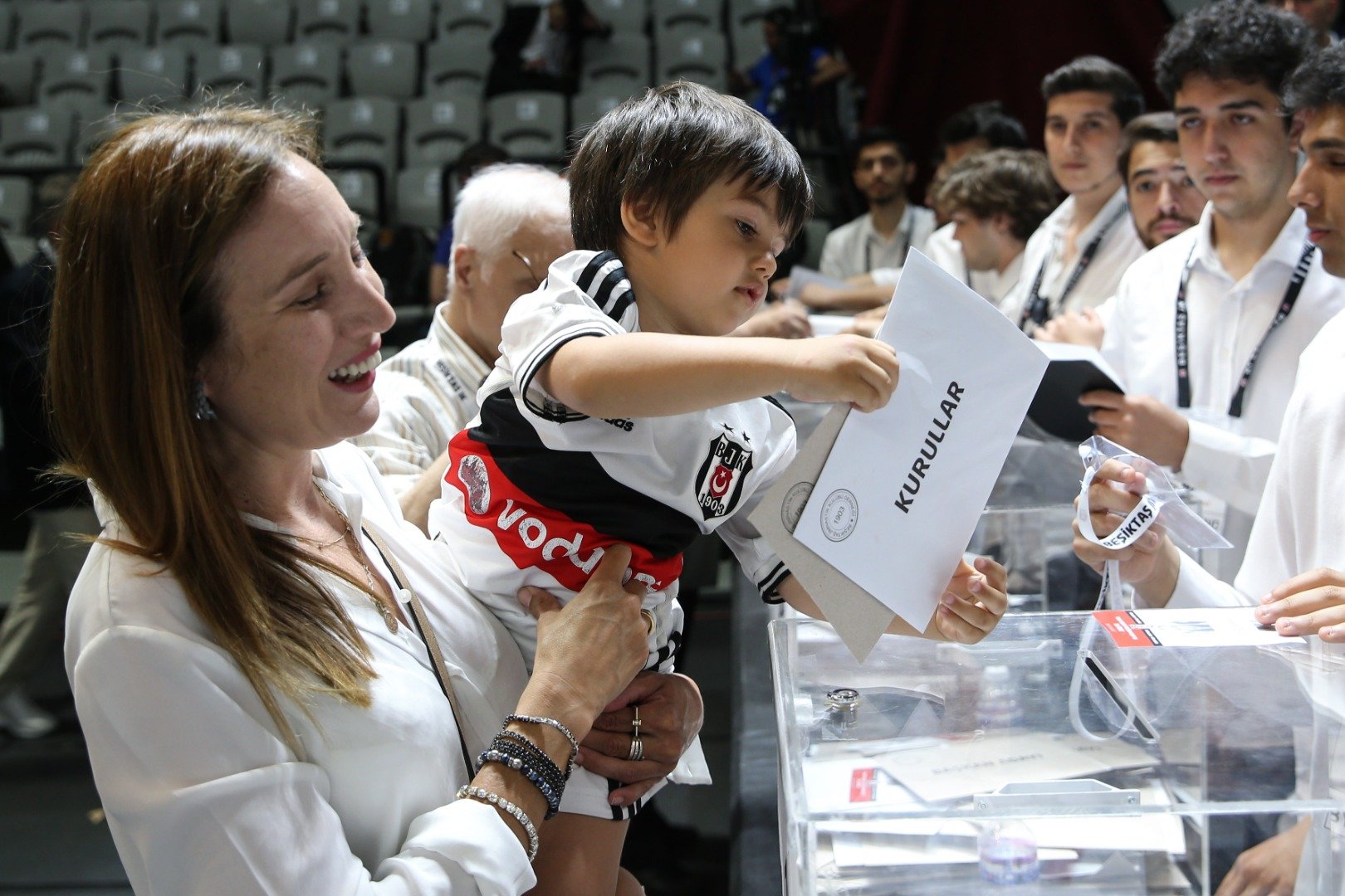 Beşiktaş'ta seçim heyecanı böyle yaşandı 13