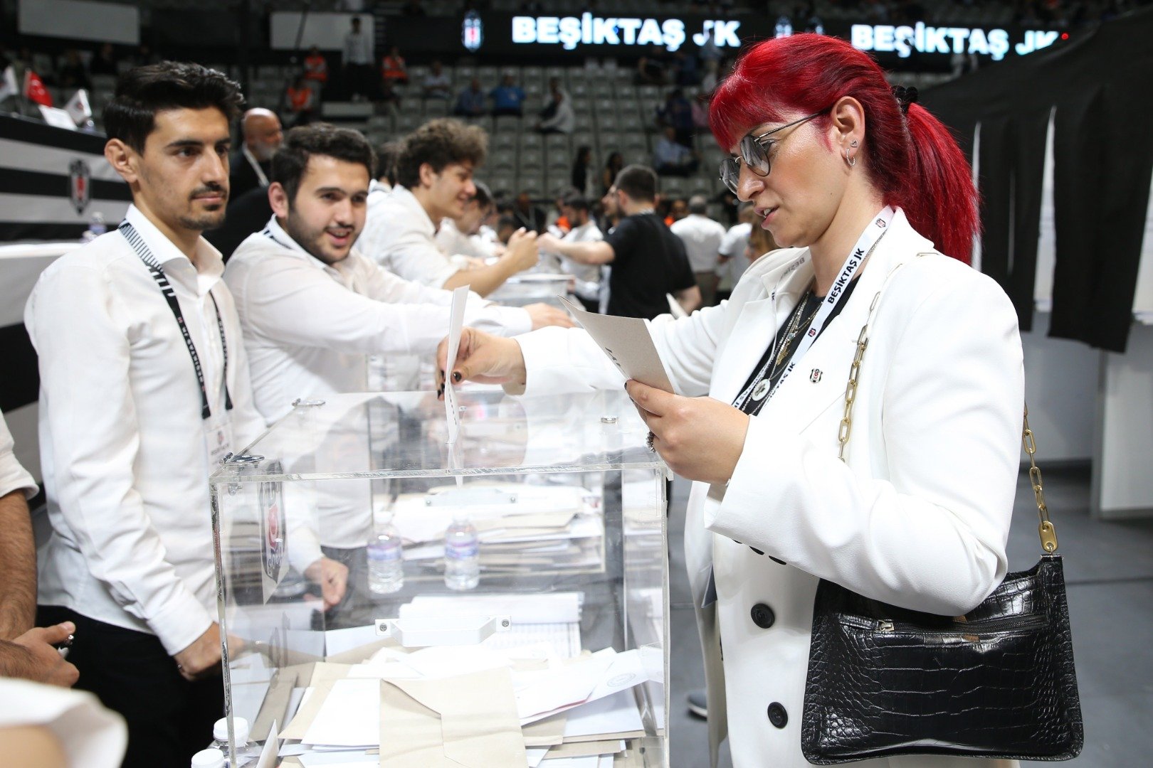 Beşiktaş'ta seçim heyecanı böyle yaşandı 8