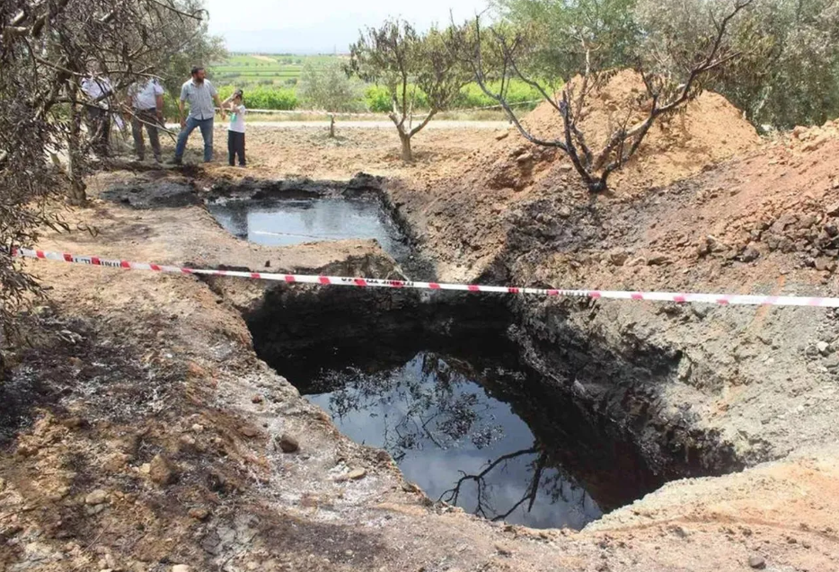 Bahçesini kazarken buldu. Petrol mü diye baktı alev alev yandı. Bir buçuk saatte söndürüldü 1