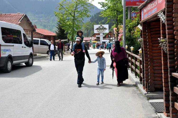 Beton yığınına dönen Uzungöl'ün umudu Arap turistler. Para kimde ise Süleyman odur misali 9