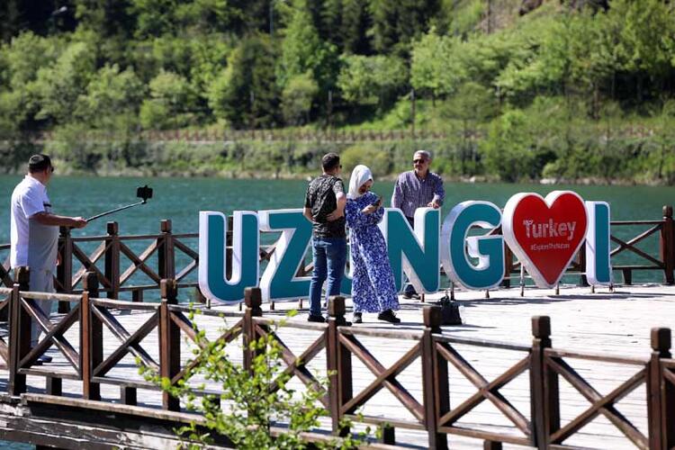 Beton yığınına dönen Uzungöl'ün umudu Arap turistler. Para kimde ise Süleyman odur misali 6