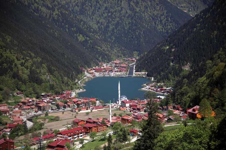 Beton yığınına dönen Uzungöl'ün umudu Arap turistler. Para kimde ise Süleyman odur misali 2