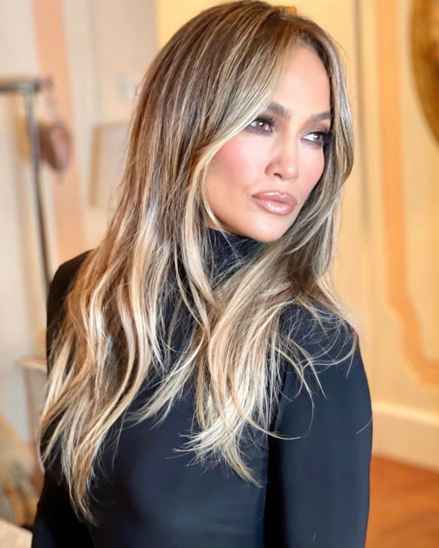 Kim der ki 52 yaşında. Jennifer Lopez yaz sezonuna bomba gibi girdi. Görenler 52 yaşında olduğuna inanmıyor 2