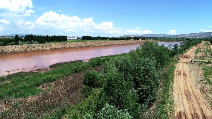 Türkiye'nin en uzun nehri Kızılırmak, adı gibi akmaya başladı 15