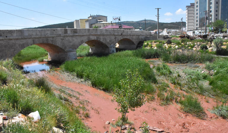 Türkiye'nin en uzun nehri Kızılırmak, adı gibi akmaya başladı 12