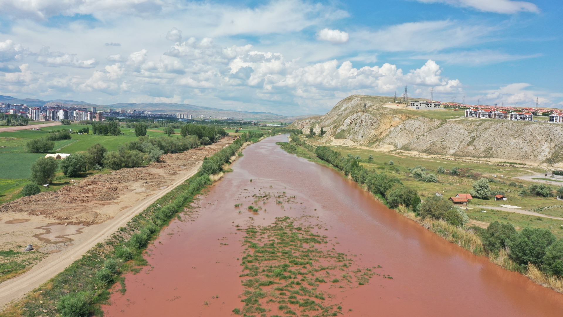 Türkiye'nin en uzun nehri Kızılırmak, adı gibi akmaya başladı 5