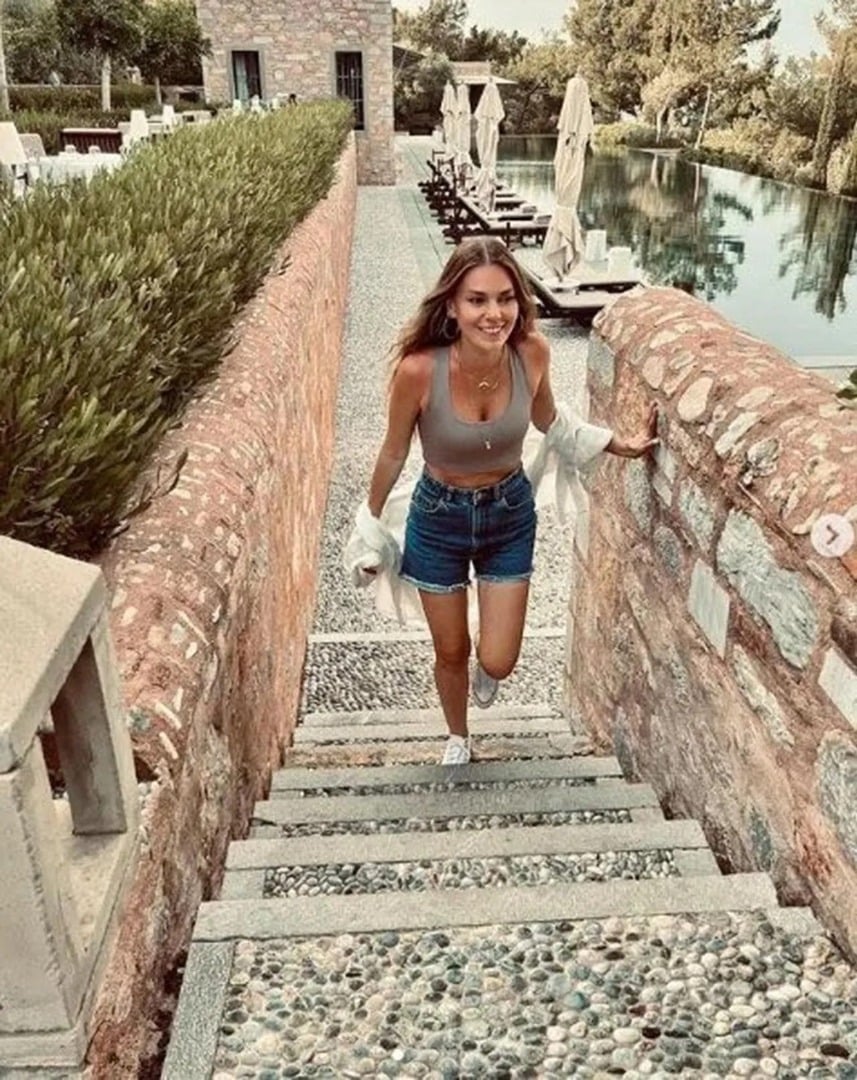 Aslı Enver'in tatil pozları beğeni rekoru kırdı 3