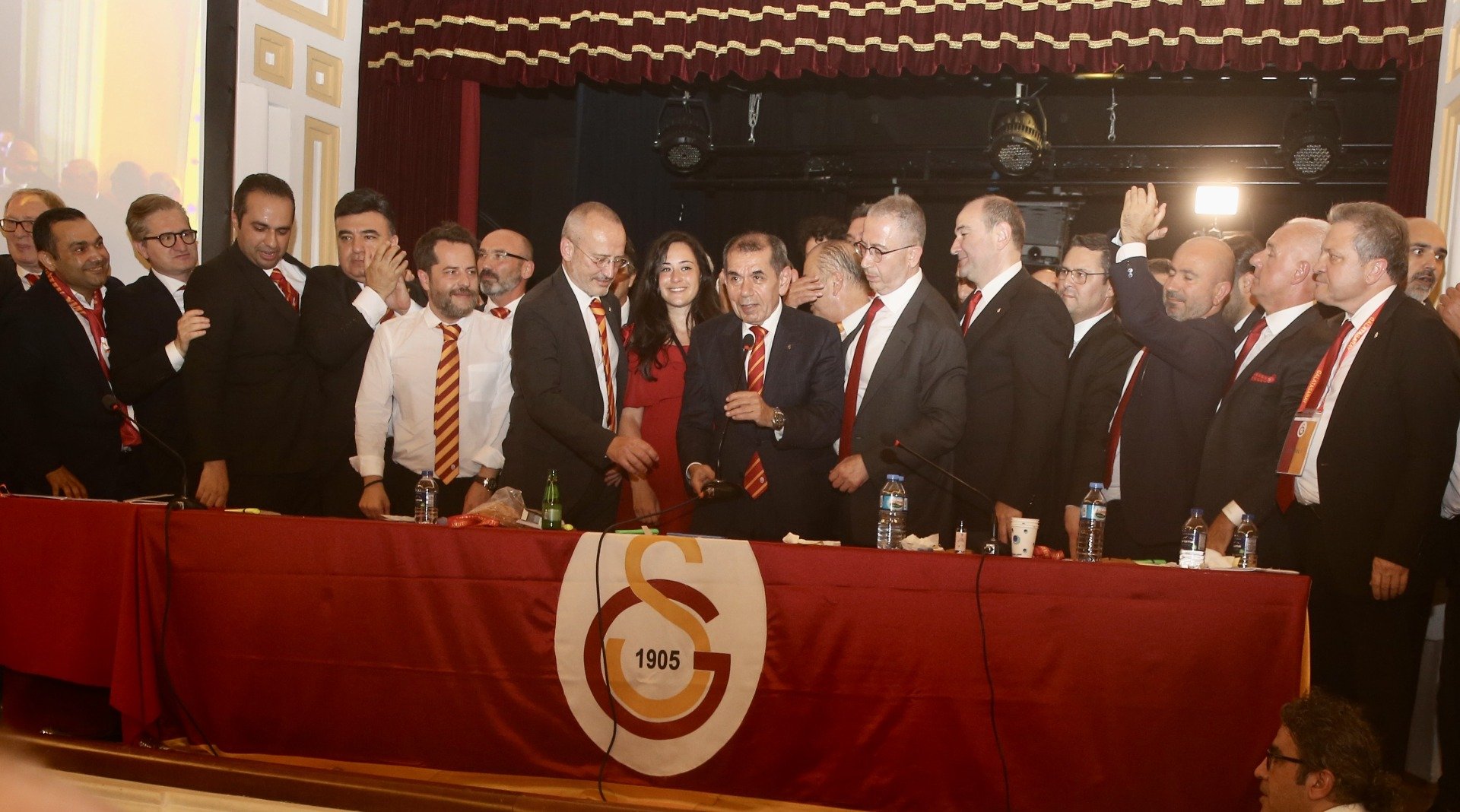 Galatasaray'da Dursun Özbek başkanlığını işte böyle kutladı 2