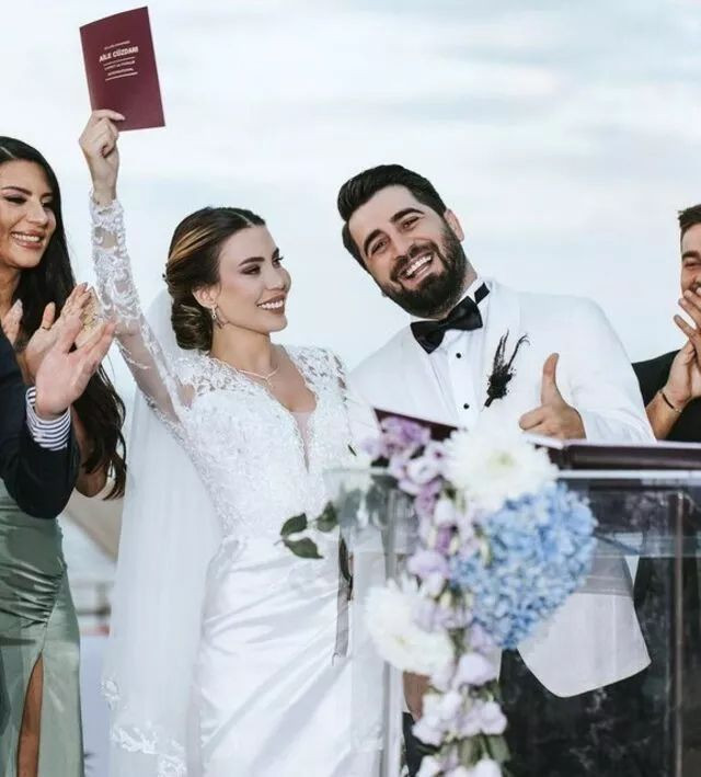 Kafalar grubu üyesi Bilal Hancı ve Esin Çepni boşanıyor. Evliliğin senesi bile dolmadı 8