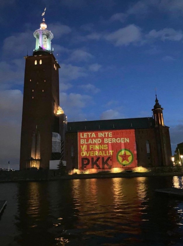 Flaş... Flaş... NATO'ya girmek istenler işte bunlar | İsveç'in başkenti Stockholm'de belediye binasına terörist başı Abdullah Öcalan ve PKK bayrağı yansıtıldı 4