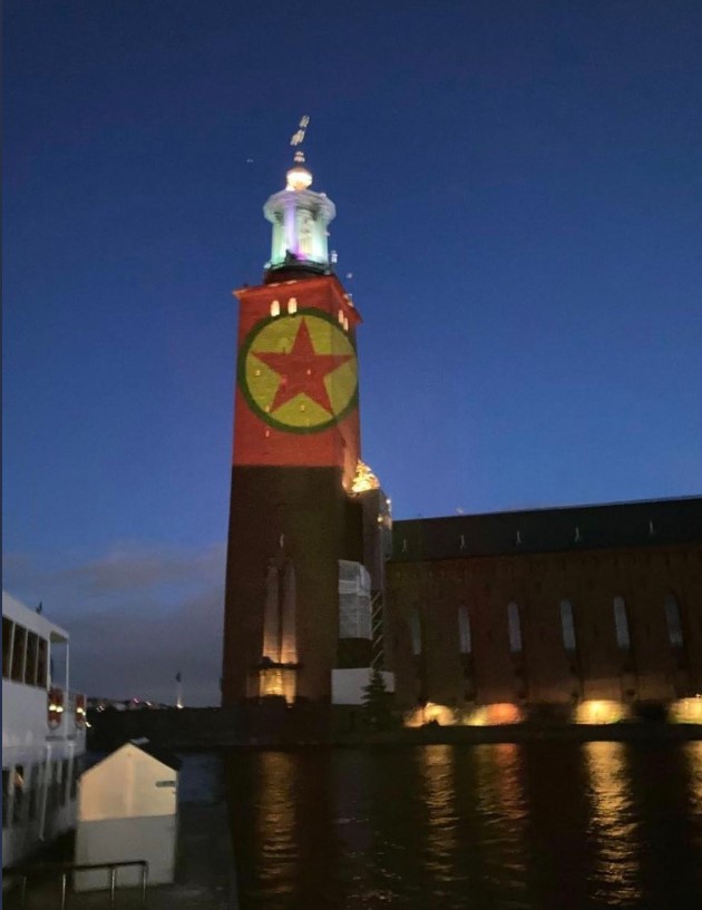 Flaş... Flaş... NATO'ya girmek istenler işte bunlar | İsveç'in başkenti Stockholm'de belediye binasına terörist başı Abdullah Öcalan ve PKK bayrağı yansıtıldı 3