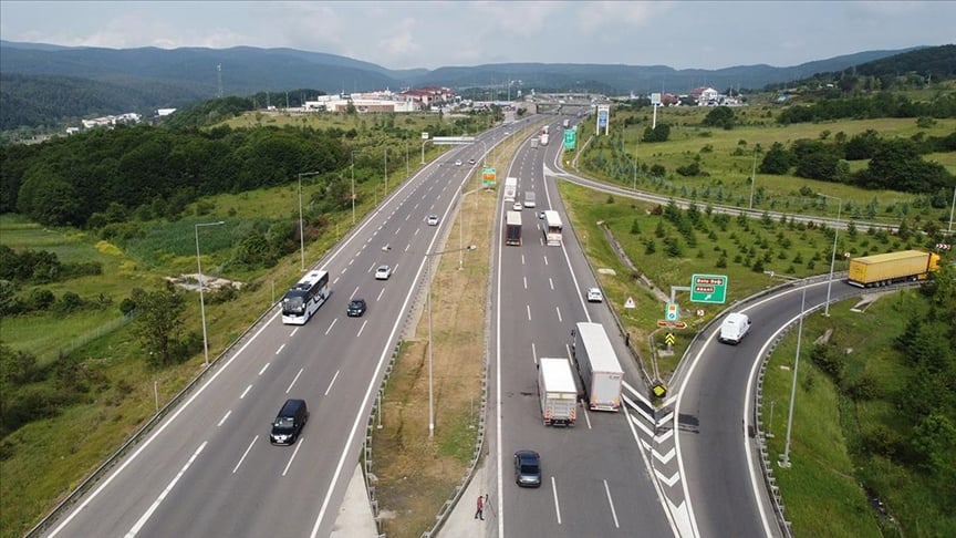 Anadolu Otoyolu'nun Bolu geçişinde İstanbul istikameti ulaşıma açıldı 1