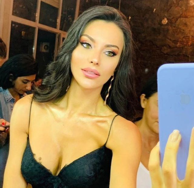 Oyuncu Tuvana Türkay bikinili pozunu paylaşınca sosyal medya sallandı 23