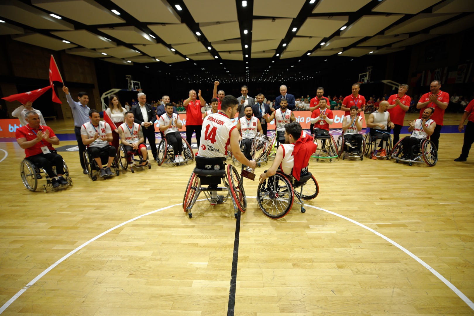 Helal olsun size. Tekerlekli Sandalye Basketbol A Milli Takımı Avrupa Şampiyonu oldu 14