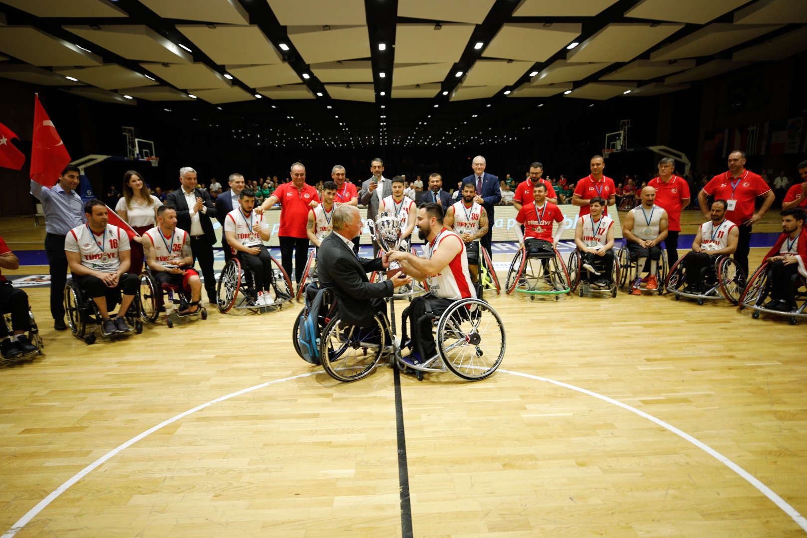 Helal olsun size. Tekerlekli Sandalye Basketbol A Milli Takımı Avrupa Şampiyonu oldu 20