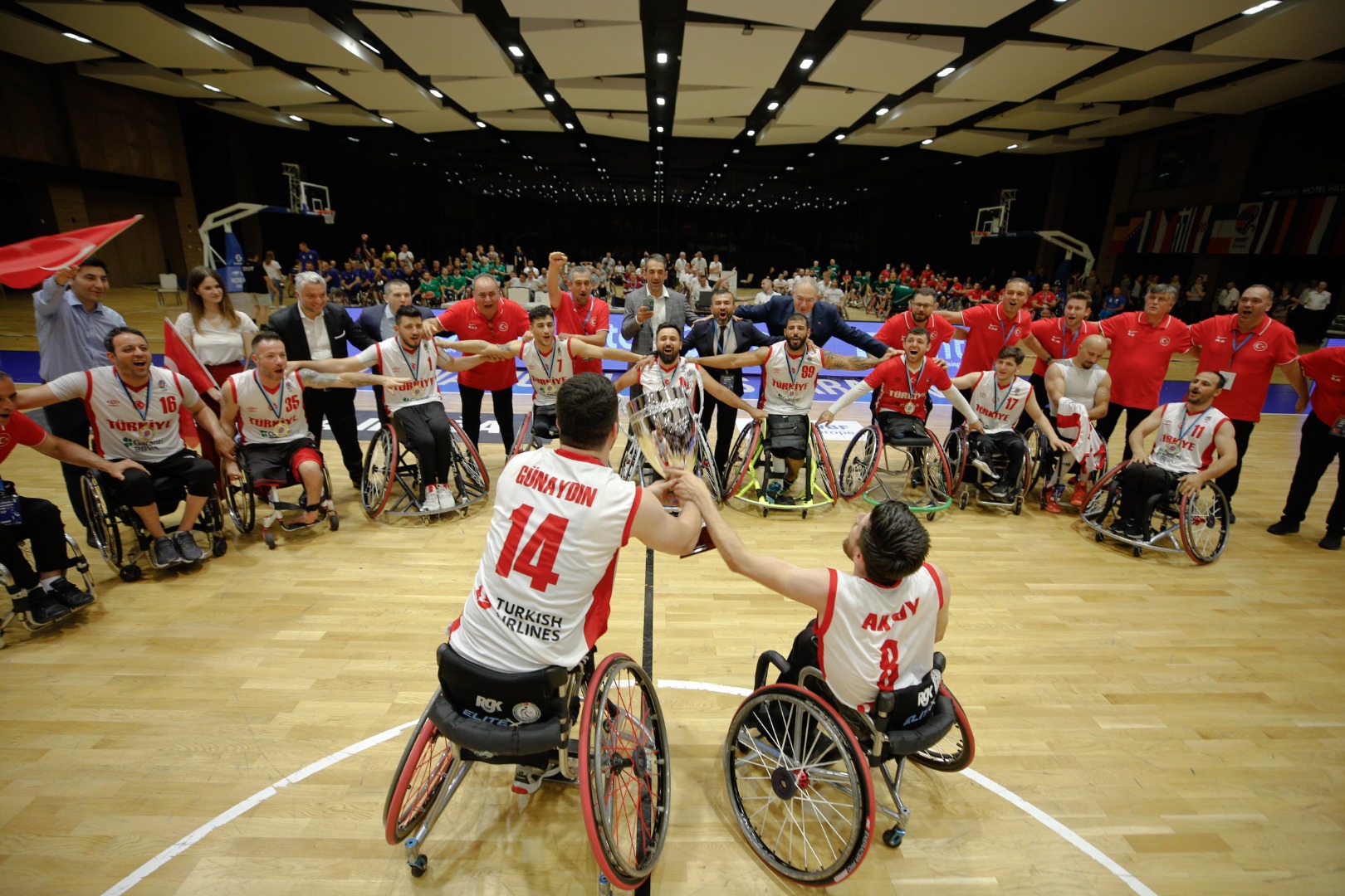 Helal olsun size. Tekerlekli Sandalye Basketbol A Milli Takımı Avrupa Şampiyonu oldu 24