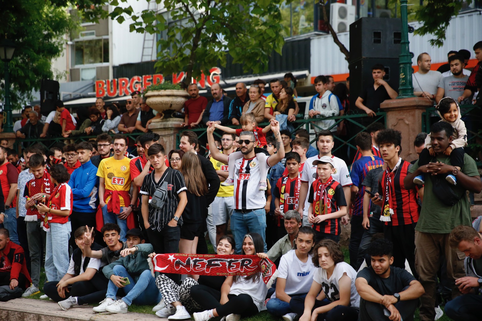 Eskişehirspor'un kuruluş yıl dönümünde meşaleli kutlama 10