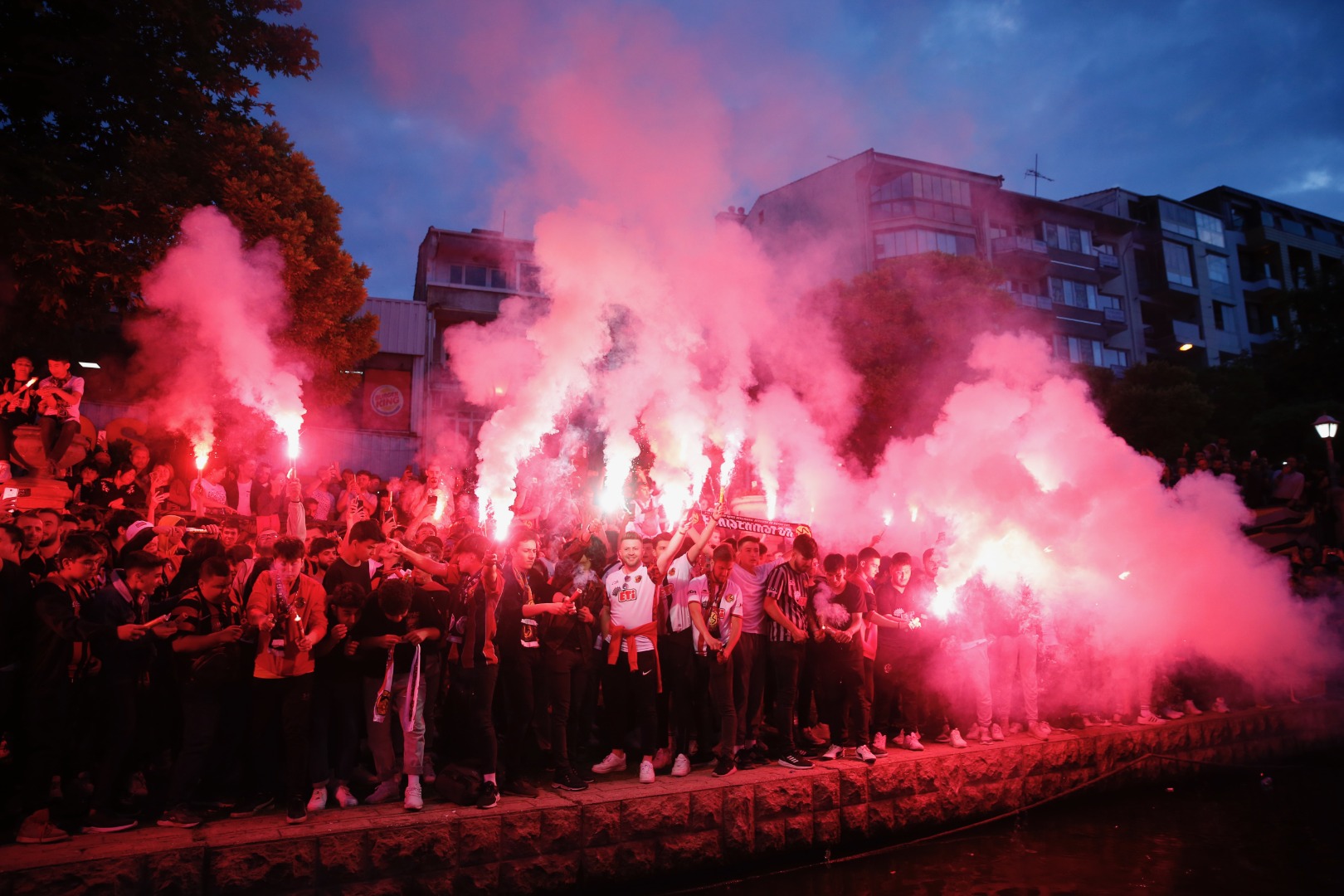 Eskişehirspor'un kuruluş yıl dönümünde meşaleli kutlama 4