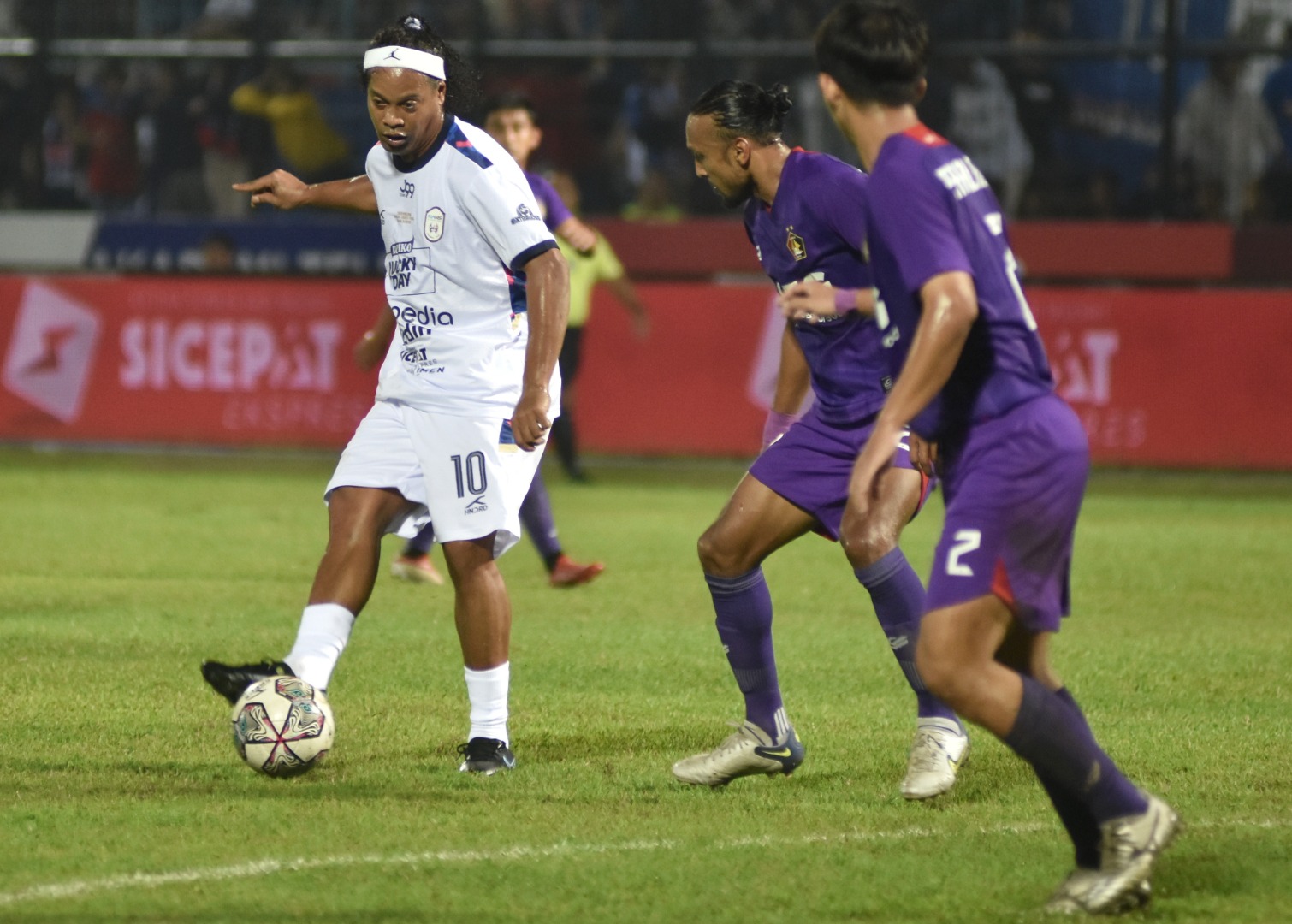 Futbolun efsanesi Ronaldinho Endonezya'da 7