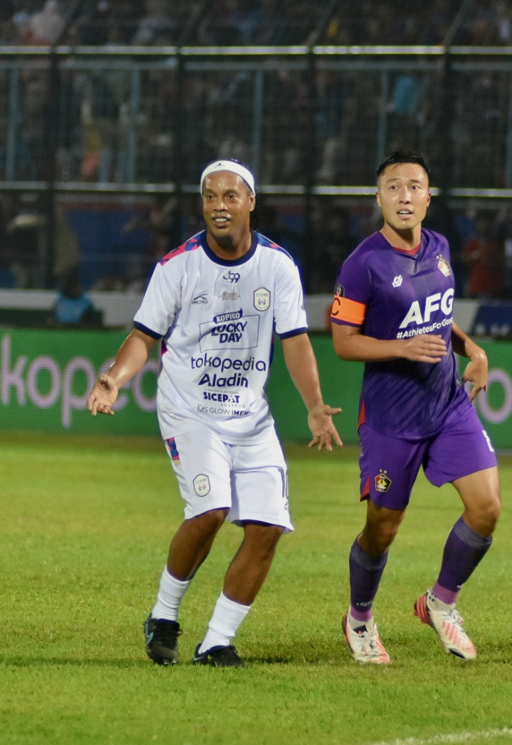 Futbolun efsanesi Ronaldinho Endonezya'da 4