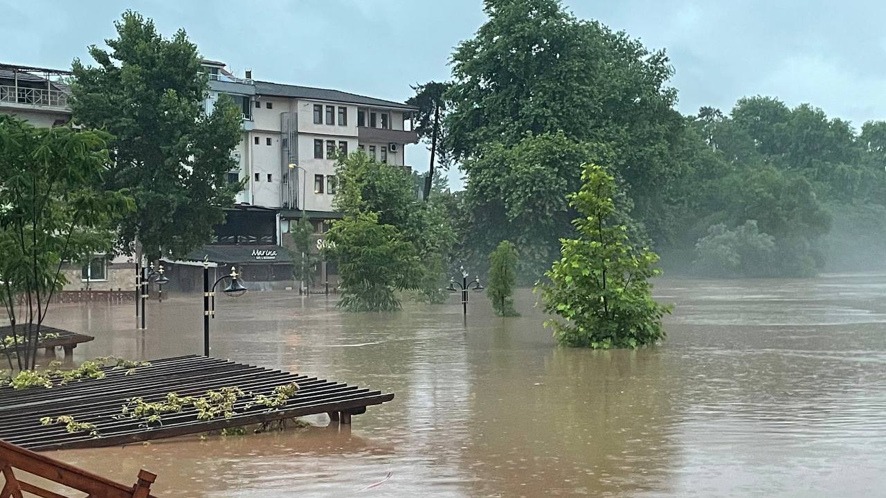 Bartın'da aralıksız devam eden sağanak sonrası şehir merkezi sular altında kaldı 9