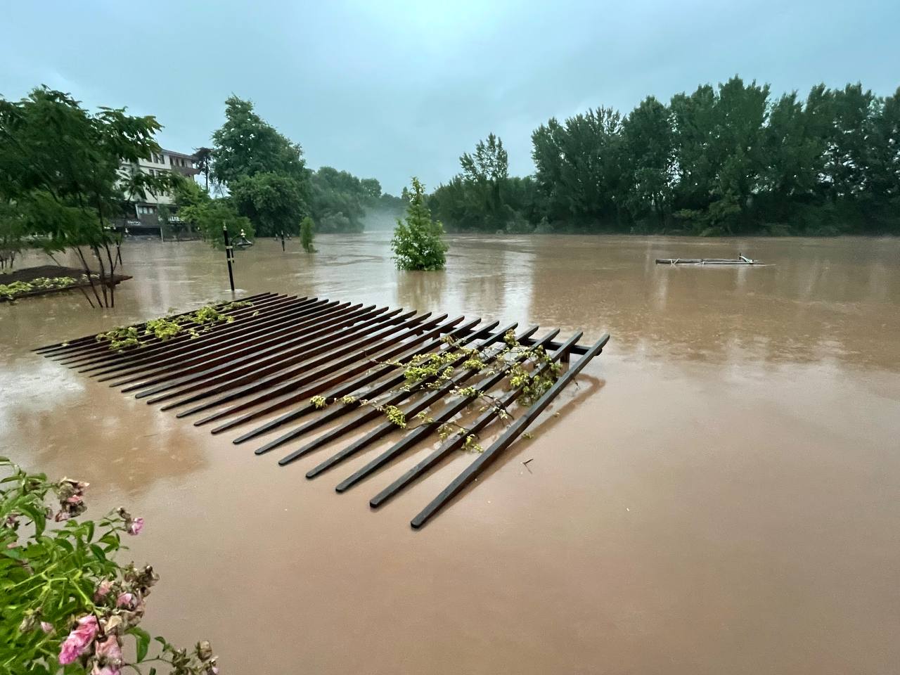 Bartın'da aralıksız devam eden sağanak sonrası şehir merkezi sular altında kaldı 4