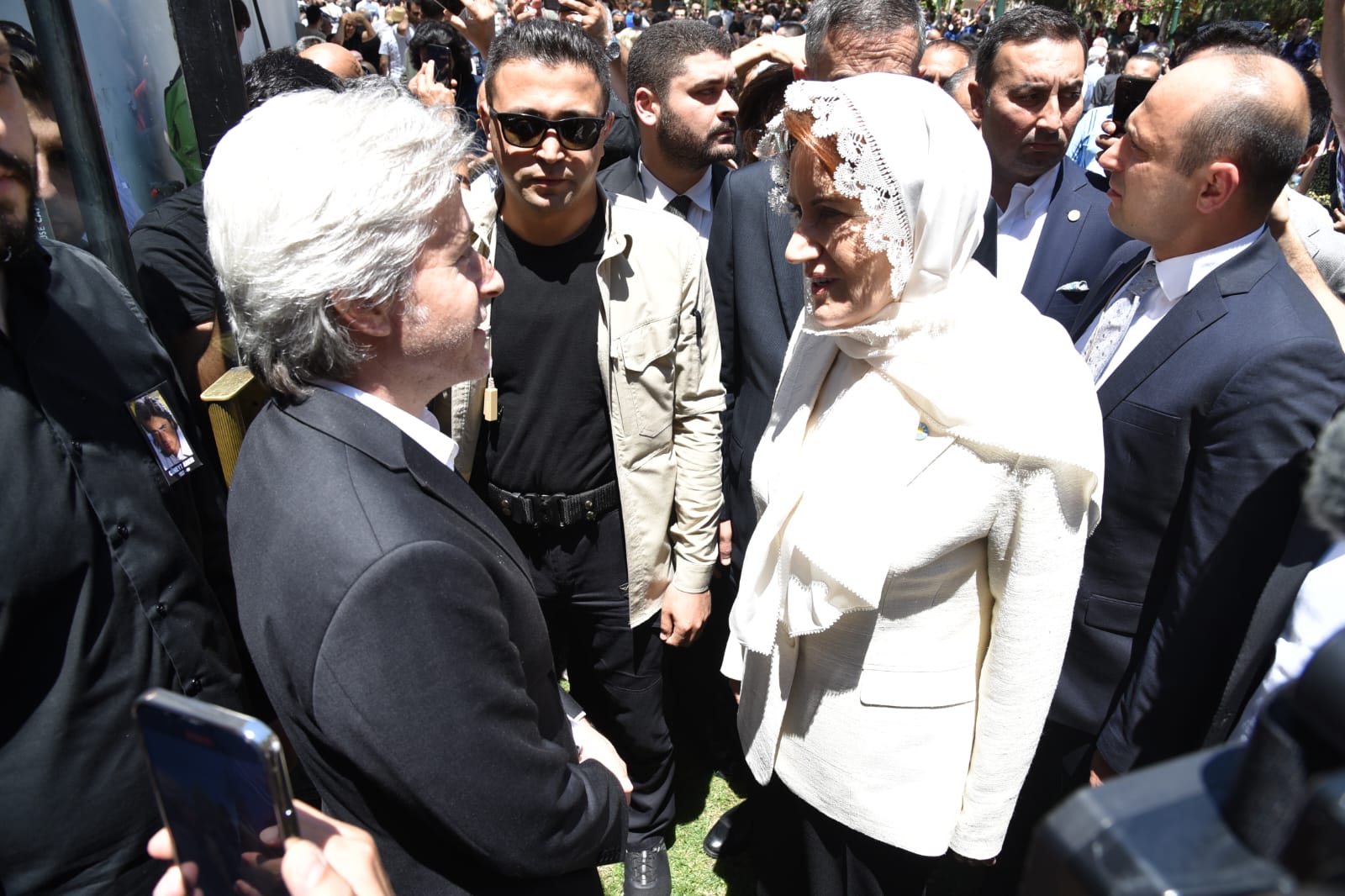 Meral Akşener Cüneyt Arkın'ın cenaze törenine katıldı 3