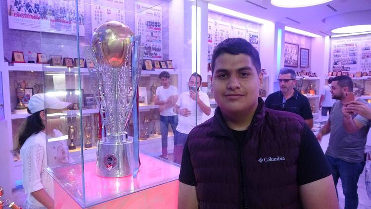 Trabzonspor'un şampiyonluk kupasına ziyaretçi akını 11