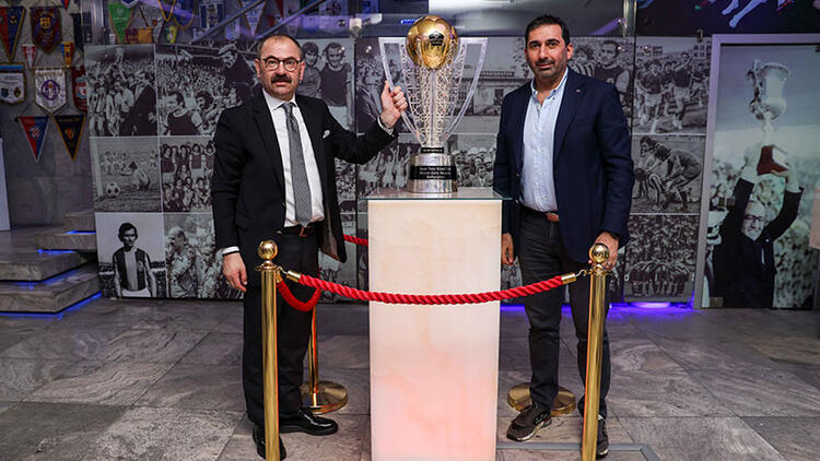Trabzonspor'un şampiyonluk kupasına ziyaretçi akını 1