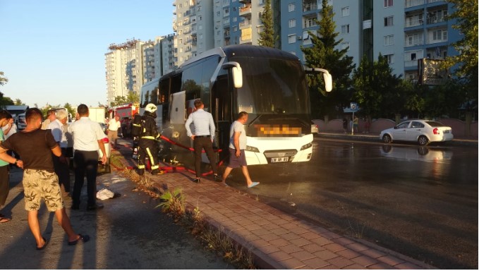 Faciadan dönüldü: Park halindeki boş yolcu otobüsünde yangın 5