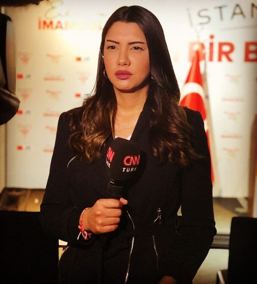 FOX TV'den ayrılmıştı. Dişi Savaş Ay Fulya Öztürk transferi patlattı 9