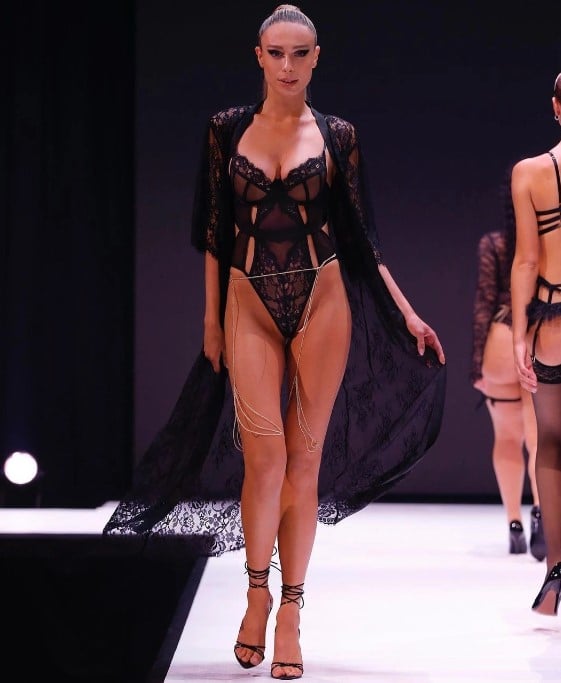 18 yaşına kadar erkekti. Cinsiyet değiştirdi, en iyi Top Model seçildi! Güzelliği görenleri mest etti... 12